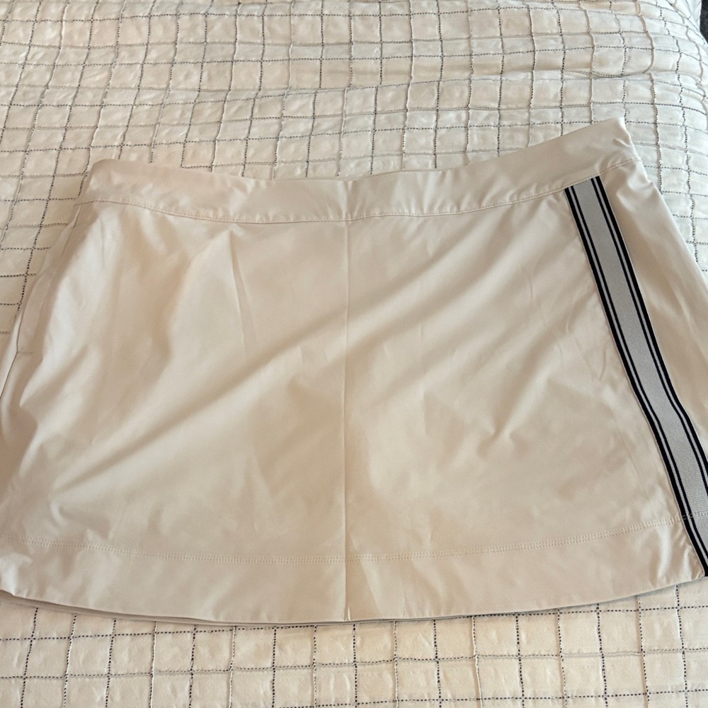 Vineyard Vines Performance Cream and Navy.  Skort Sz XL NWT